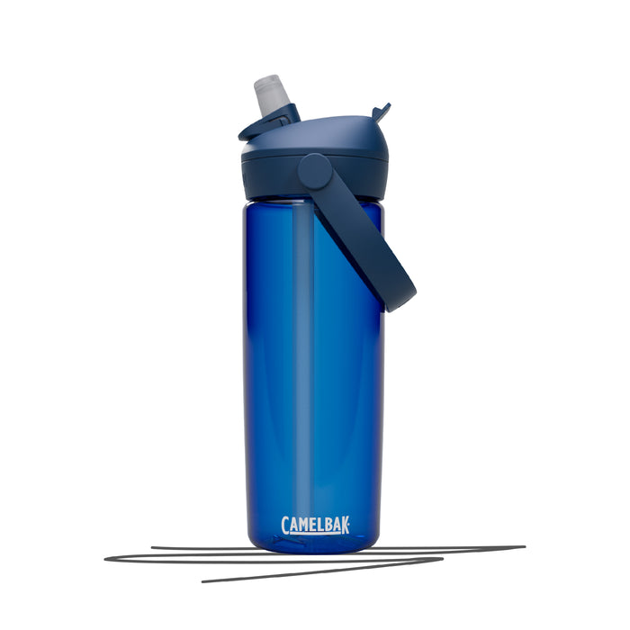 Personalisierte Thrive Flip Straw Trinkflasche 0,6L aus Tritan™ Renew, auslaufsicher mit Trinkhalm-Ventil, BPA-frei, leicht & wiederverwendbar für den Alltag. Selber gestalten - Trinkflasche gestalten - CamelBak Trinkflasche gestalten